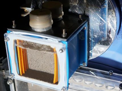 Drahtloses Gerät macht aus Sonnenlicht, CO₂ und Wasser sauberen Kraftstoff