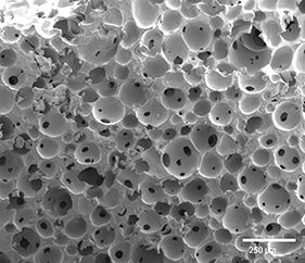 Schaumschlägerei: Synthese von makroporösem Polystyrol