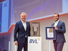 Claus Butterwege und Bastian Diegel (v.l.n.r.) freuen sich über den Deutschen Logistik-Preis der Bundesvereinigung Logistik