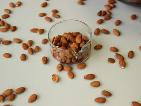 Almonds contaminated with salmonella can cause food poisoning.