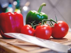 What happens during ripening in pepper fruits and how does it differ from tomatoes?