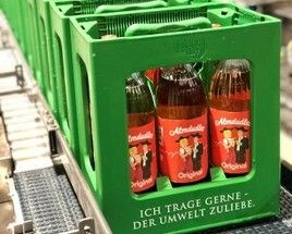 Almdudler Original & Zuckerfrei in der neuen 1L Glasmehrwegflasche - Almdudler setzt weiteren nachhaltigen Impuls