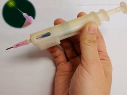Handy pen lights up when exposed to nerve gas or spoiled food vapors