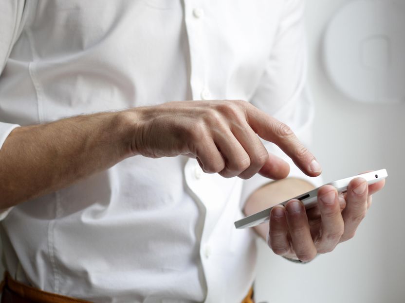 Per Smartphone einzelne Moleküle detektieren und Krankheiten erkennen - Licht detektieren, das ein einzelnes Molekül aussendet: Forscher zeigen, wie dies mit einer Handy-Kamera und kostengünstiger Optik gelingt