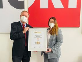 Stellvertretend für den gesamten NORMA-Zentraleinkauf Food nahmen Rüdiger Drees (l.) und Ann-Kathrin Süs (r.) die Auszeichnung der DLG entgegen.