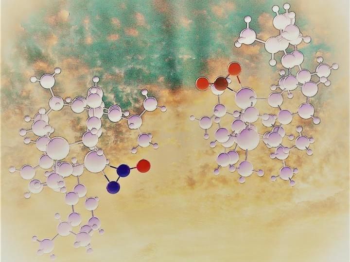 El óxido nitroso, modelo molecular. La fórmula química es N2O, con