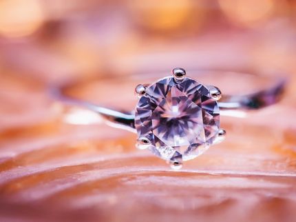 Im Labor hergestellte hexagonale Diamanten sind steifer als natürliche Diamanten