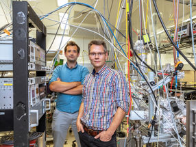 Electrons in quantum liquid gain energy from laser pulses