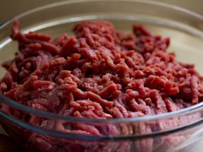 Burgers from the Petri dish - companies push laboratory meat