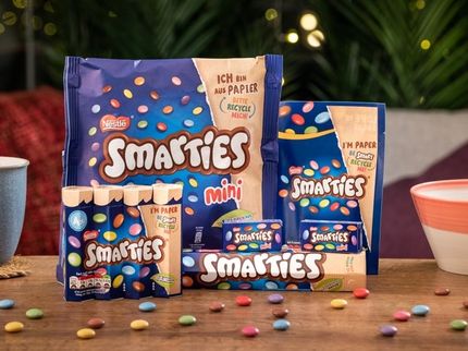 Smarties-Sortiment in recyclebarer Papierverpackung / Nachhaltigkeitspreis zeichnet die Papierverpackung von Smarties aus
