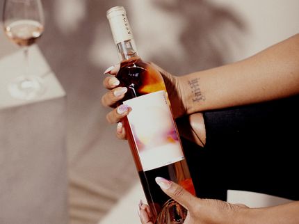 Die Wein- und Spirituosenbranche führt eine bahnbrechende digitale Etikettierung ein