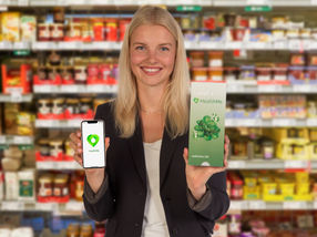 Gründerin Victoria Noack mit der HealthMe-App.