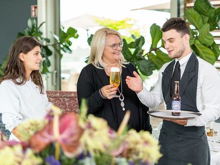 Die Zahl an Biersommeliers in der Gastronomie steigt stark an, das wirkt sich positiv auf die Beratung betreffend Bier, Empfehlungen zu passender Speisenbegleitung aus.