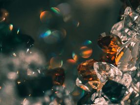 Neuartiges chemisches Design macht harte Kristalle dehnbar