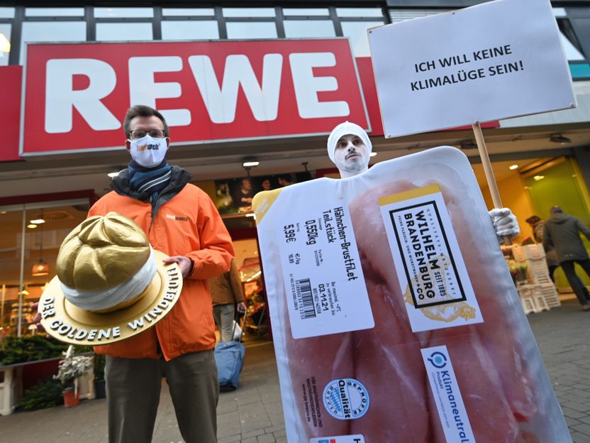 Negativpreis für Klimalüge: Rewe gewinnt Goldenen Windbeutel 2021 - Verbraucher:innen wählen angeblich „klimaneutrales“ Hähnchenbrustfilet zur Werbelüge des Jahres