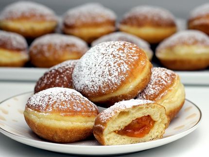 21 Krapfen mit Marillenmarmelade im Test