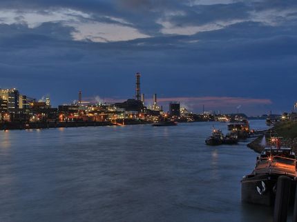 Frostschutzmittel und Konservierungsstoff fließen in den Rhein