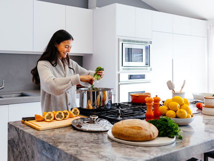 Chef’s kiss: Research shows healthy home cooking equals a healthy mind