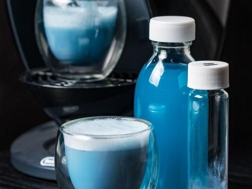 La technologie exclusive de Gavan optimise la coloration bleue de la spiruline pour les boissons chaudes et froides.