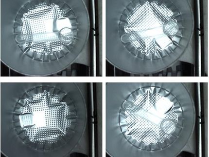 Wo fehlt der Löffel? Für das menschliche Auge nur schwer erkennbar - für die Kameratechnik Deep Learning einfach: Sie lernt über Bildunterschiede und registriert transparente Löffel vor metallischem Hintergrund.