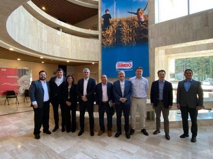 (Von links nach rechts) Héctor Eduardo Cavazos, Business Development Manager, North LATAM, Barry Callebaut; David Hernández, CPO, Grupo Bimbo; Claudia Camacho, Global Procurement Director, Grupo Bimbo; Steve Woolley, Präsident von Barry Callebaut Americas; Ismael Zavala, Procurement VP Mexico, Grupo Bimbo; Jesus Carlos Valencia, General Director, North LATAM, Barry Callebaut; Hugo Van Der Goes, VP Cocoa, Barry Callebaut, Jin Kim, VP, CFO Americas, Barry Callebaut und Isaac Centellas, Procurement Director Mexico, Grupo Bimbo.