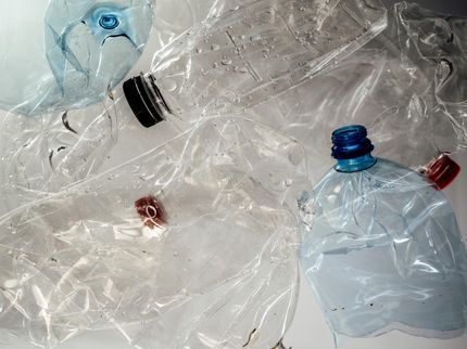 El método descompone eficazmente las botellas de plástico en sus componentes