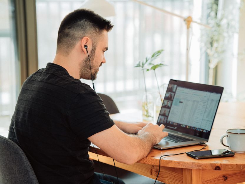 Wie sich Homeoffice auf die Gesundheit auswirken kann - Arbeitsmediziner:innen der Medizinischen Fakultät Magdeburg analysieren die Folgen und Herausforderungen von Homeoffice