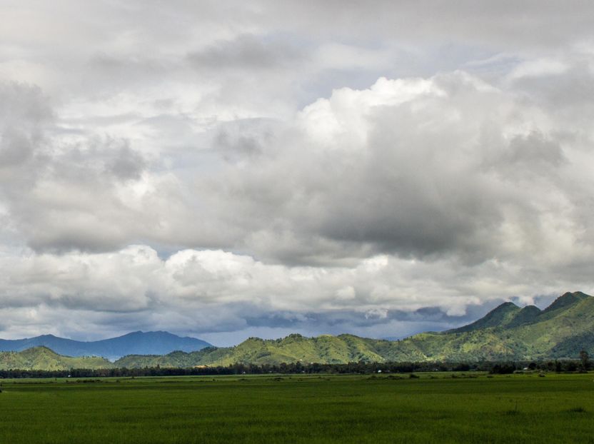 Chemisches Trio bildet Wolkenkeime - Zusammenwirken von Salpetersäure, Schwefelsäure und Ammoniak in der oberen Troposphäre lässt Aerosolpartikel entstehen