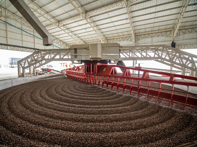 Barry Callebaut abre su primera planta de exportación de cacao en grano en Ecuador - Bienvenidos a Taycan