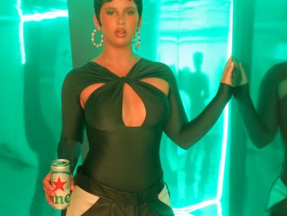 Nathy Peluso y Heineken® Silver desafían el postureo en redes