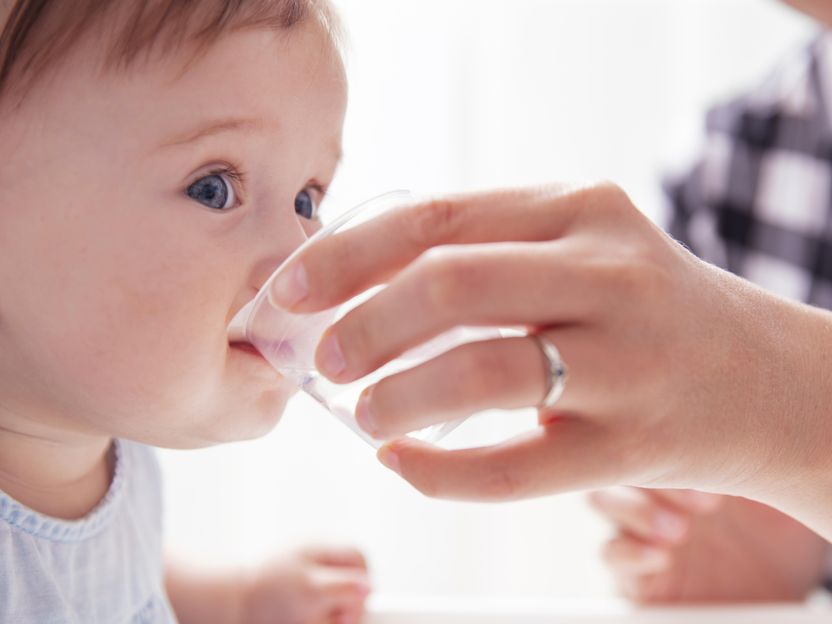 Adipositas bei Kindern und Jugendlichen: Wasser trinken wirkt präventiv