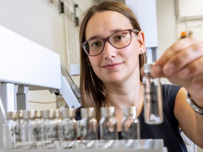 Sniffing out carcinogens in foodstuffs - Andrea Hochegger, an analytical chemist at TU Graz, investigates whether foodstuffs can be tainted with harmful substances from packaging or during production