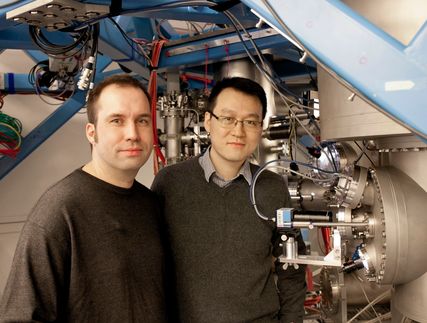 Kieler Physikern gelingt es erstmals, ein Atom vertikal zu verschieben
