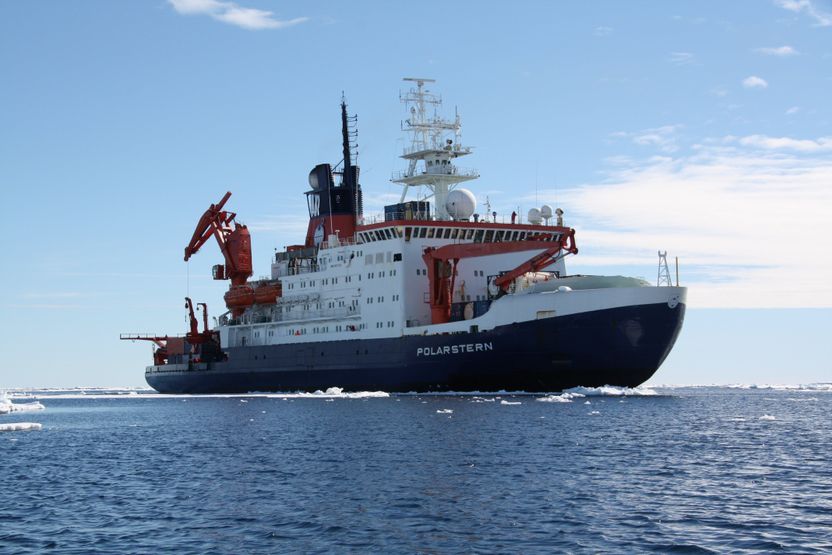 Klimaforscher auf Polarstern-Expedition - Wissenschaftler des KIT-Instituts für Meteorologie und Klimaforschung messen auf dem Forschungsschiff die Konzentration von Treibhausgasen über dem Atlantik