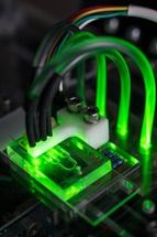 Microfluidic device with artificial arteries measures drugs' influence