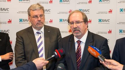 IG-BCE-Verhandlungsführer Peter Hausmann und BAVC-Arbeitgeber Hans-Carsten Hansen