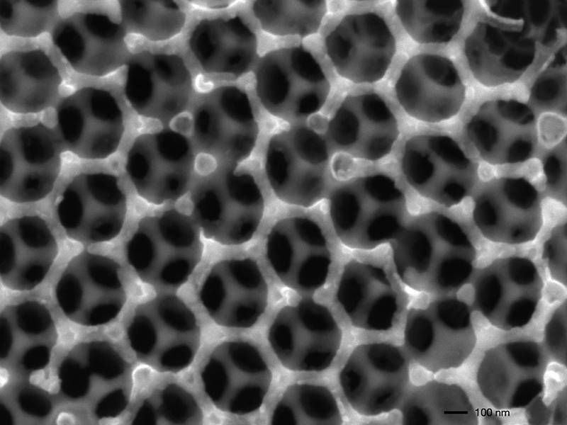 Neue Wege zu hybriden Solarzellen - Nanostrukturiertes Germanium für portable Photovoltaik und Akku-Elektroden