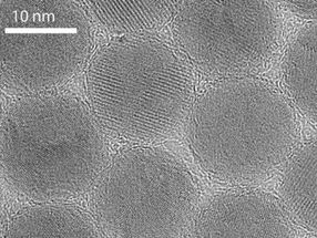 Eisenoxid-Nanoteilchen umgeben von Ölsäuremolekülen