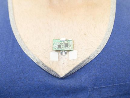 Engineers take first step toward flexible, wearable, tricoder-like device