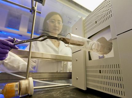 New nontoxic process promises larger ultrathin sheets of 2-D nanomaterials
