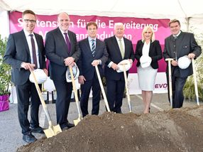 Evonik setzt Spatenstich für Erweiterung der Membranproduktion