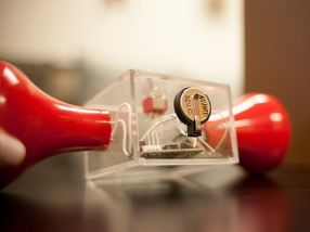 New kind of supercapacitor made without carbon