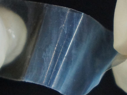 Poröse kristalline Materialien: Forscher zeigt Methode zum gezielten Wachstum