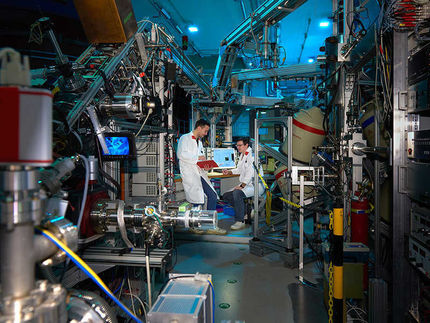 Löcher in der Elektrode