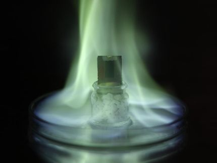 Nanotube film may resolve longevity problem of challenger solar cells