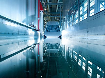 Elektroimpulse säubern Industriewässer und Lacke