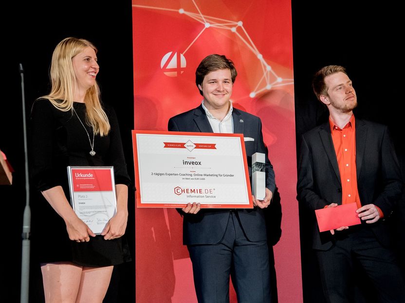 Marketing-Know-how als Starthilfe für Newcomer - CHEMIE.DE stiftet inveox, Preisträger des Science4Life Venture Cup 2017, Sonderpreis „Experten-Coaching“