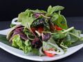 Lebensmittel aus Blättern und Gräsern können Krankheitserreger enthalten