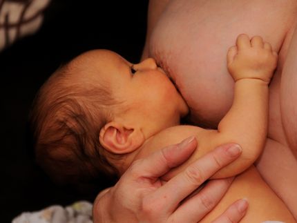 Chemiker weisen erstmals fettlösliches Arsen in Muttermilch nach