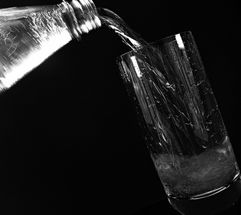 Ist unser Trinkwasser mit Mikroplastik belastet?